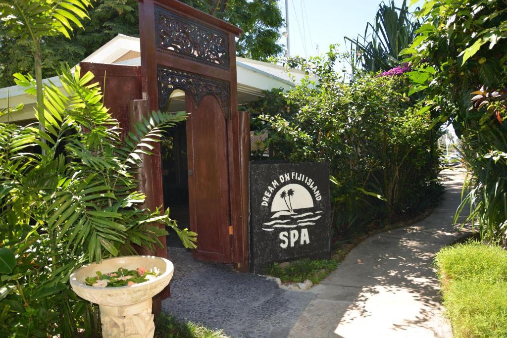 First Landing Beach Resort & Villas Lautoka Luaran gambar